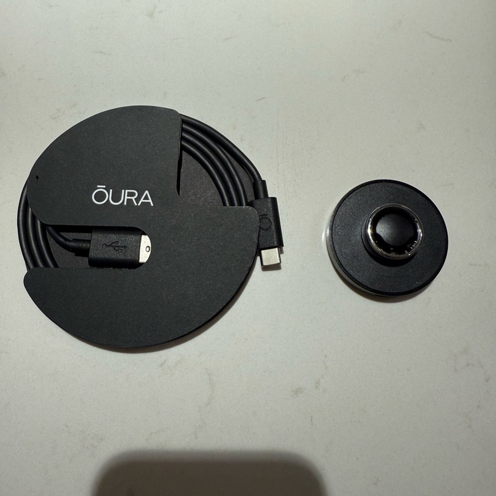 Oura Ring Silver Size 6 with Charger Set